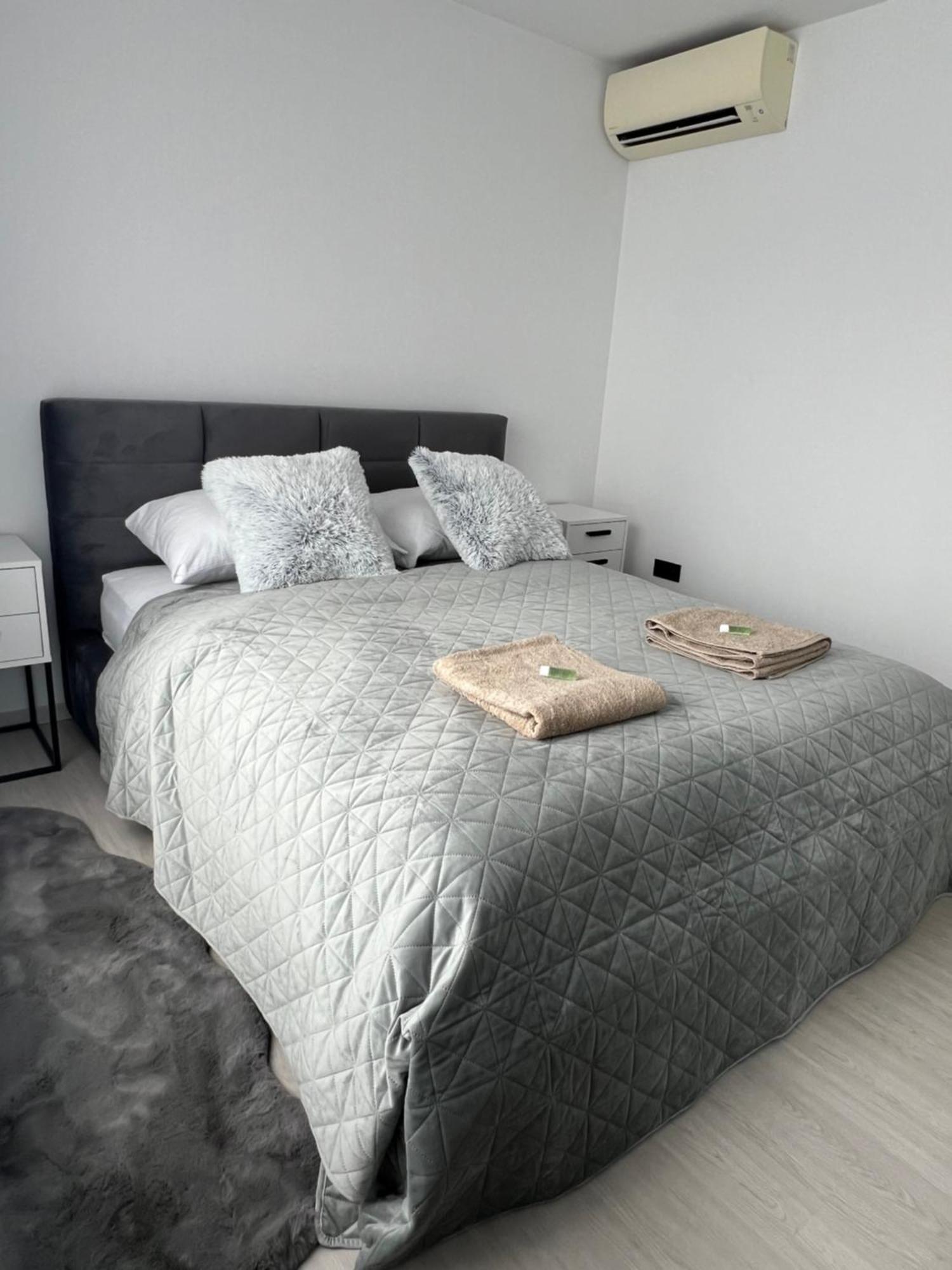 Skau Piano Family & Business Apartment Free Parking Bratislava Dış mekan fotoğraf